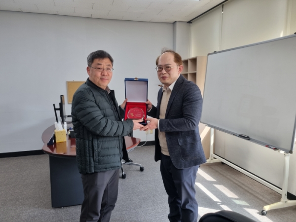 한국외대 창업보육센터, 우수 졸업기업 감사패 시상식 개최 - 뉴스 썸네일 이미지