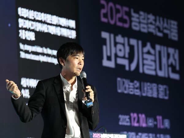 이세돌 "AI는 이제 바둑의 '절대적 기준'...양극화 문제 고민해야" - 뉴스 썸네일 이미지