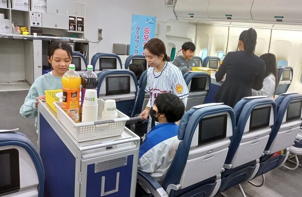 광주대 항공서비스학과, 초등생 대상 항공체험교실 운영 - 뉴스 썸네일 이미지