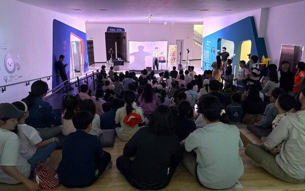 庆南情报大学环境造景设计系在地区花艺设计大赛中连获市长奖