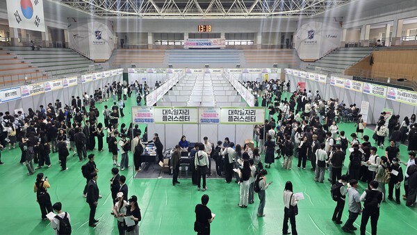 직능연은 AI 관련 채용공고를 분석한 결과, 가장 채용을 많이 하는 단일 직무는 기획·설계이며, 학력과 전공이 다변화하고 있다고 했다. 사진은 계명대에서 열린&nbsp;2026 청년이음 일자리 박람회 모습이다. 사진=계명대