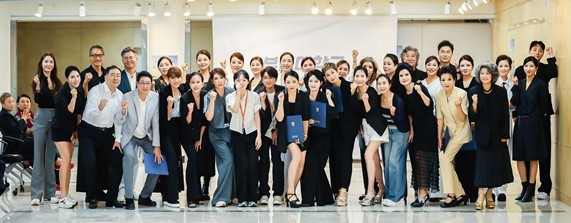 부천대학교, 시니어모델 1기 수료식 및 패션쇼 개최 - 뉴스 썸네일 이미지